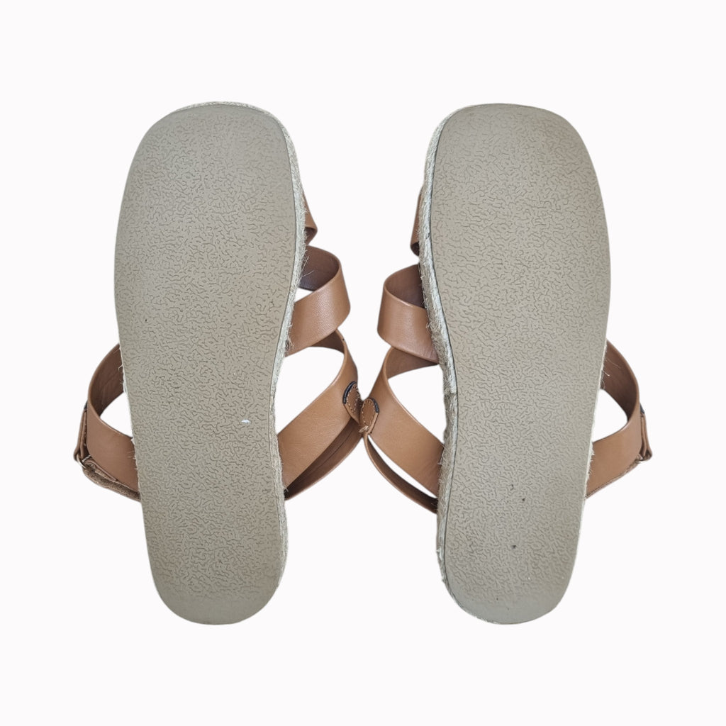 UK13 Pick & Pay Clothing Sandal