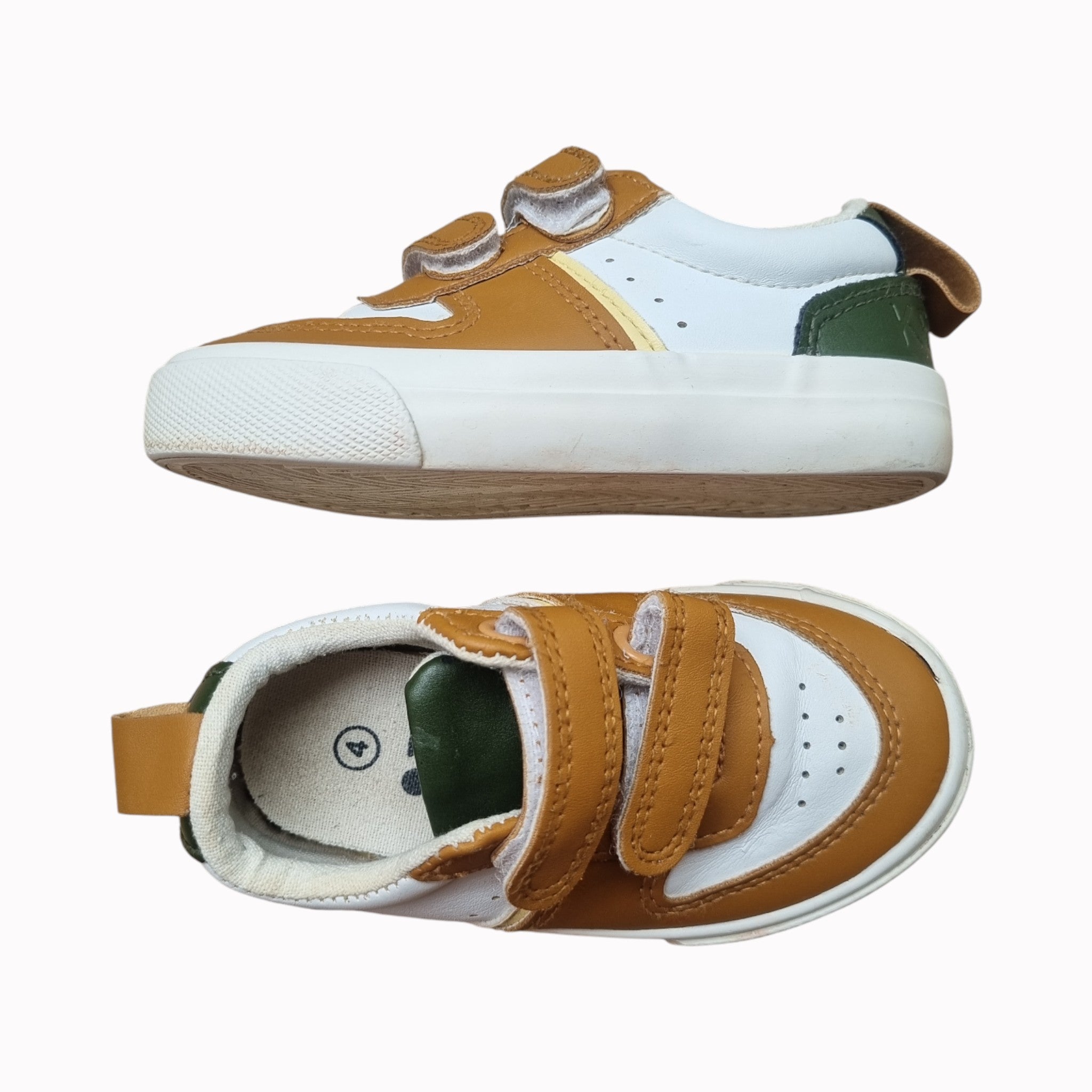 UK4 Keedo Sneakers
