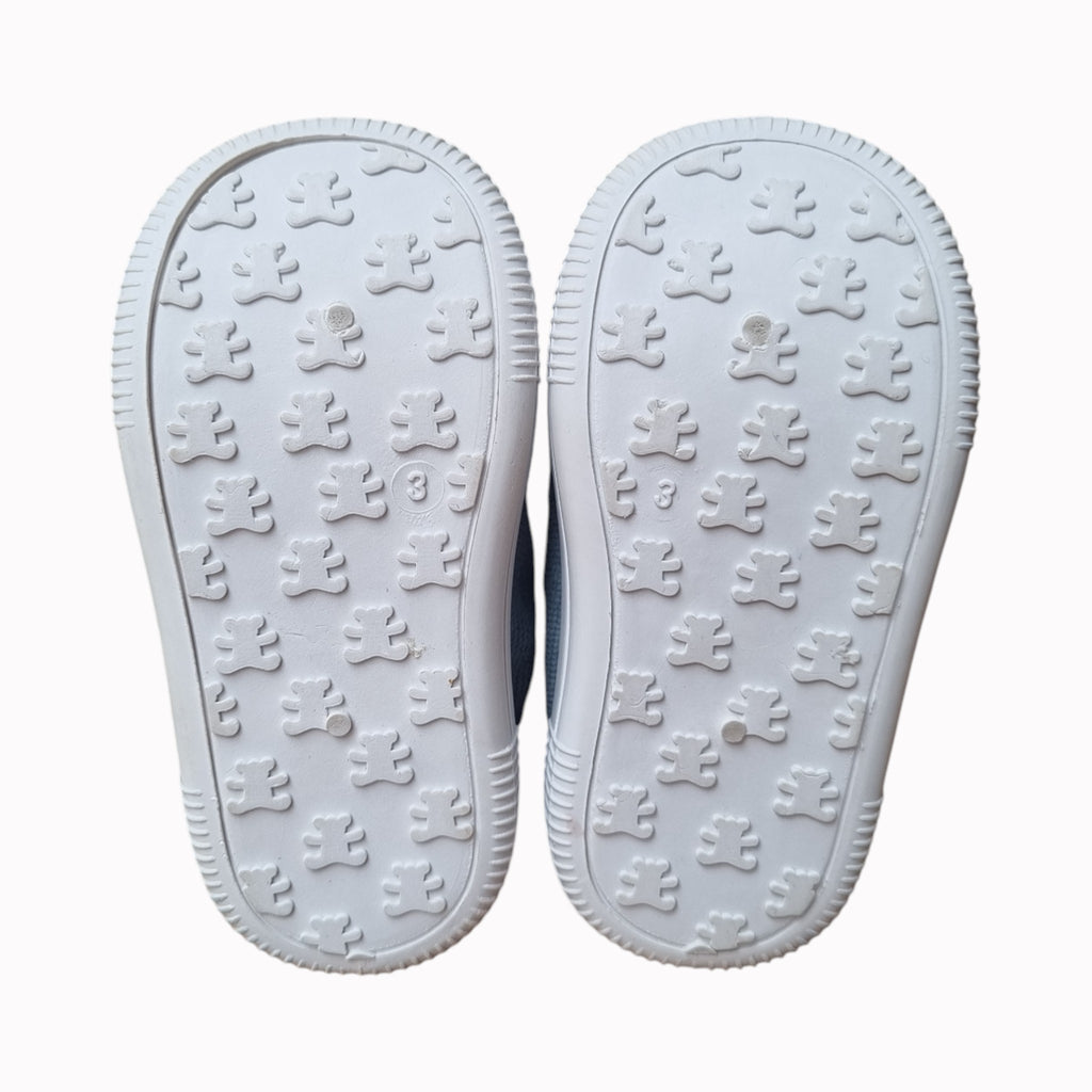 UK3 Woolworths Sneakers