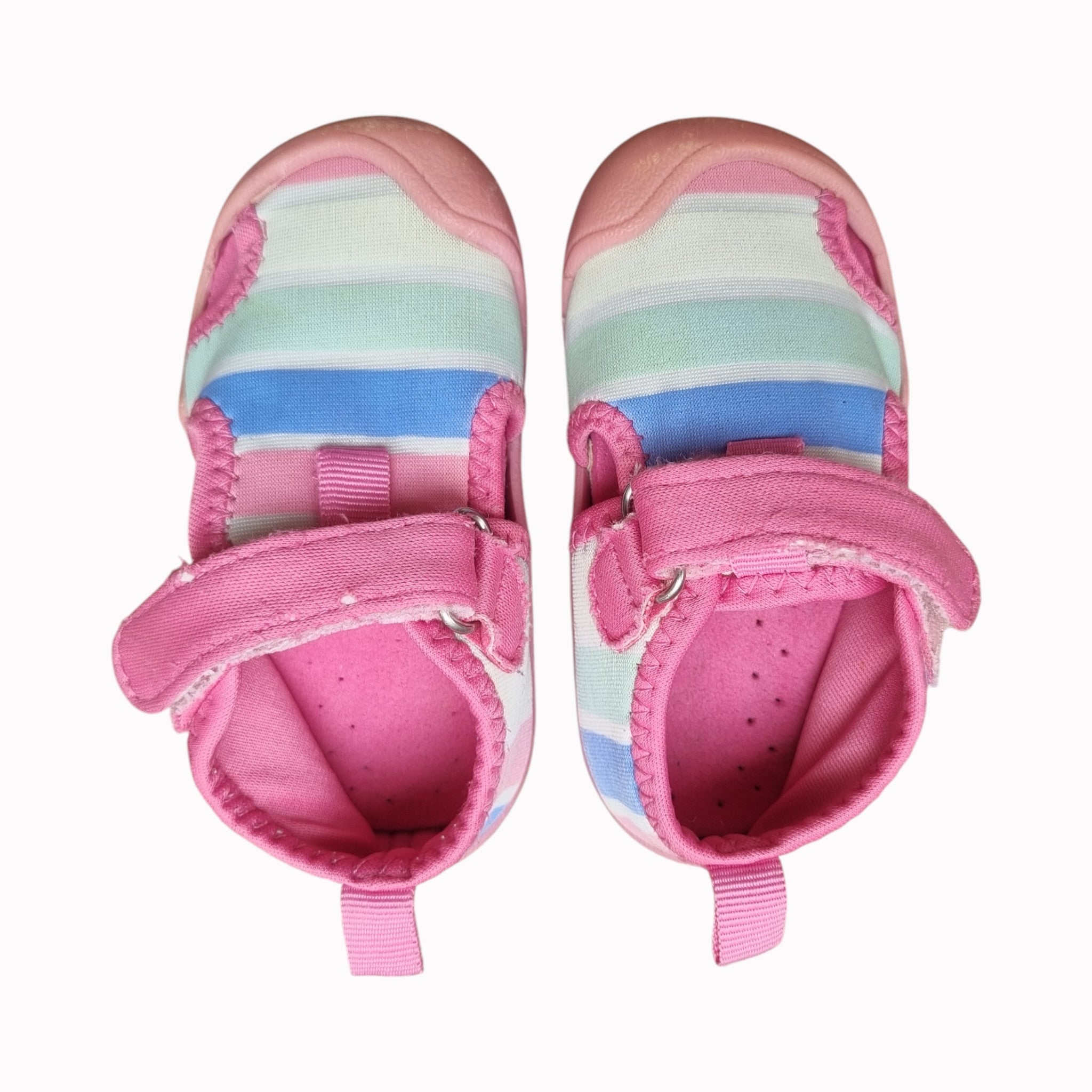 UK3 Woolworths Closed-Toe Sandals