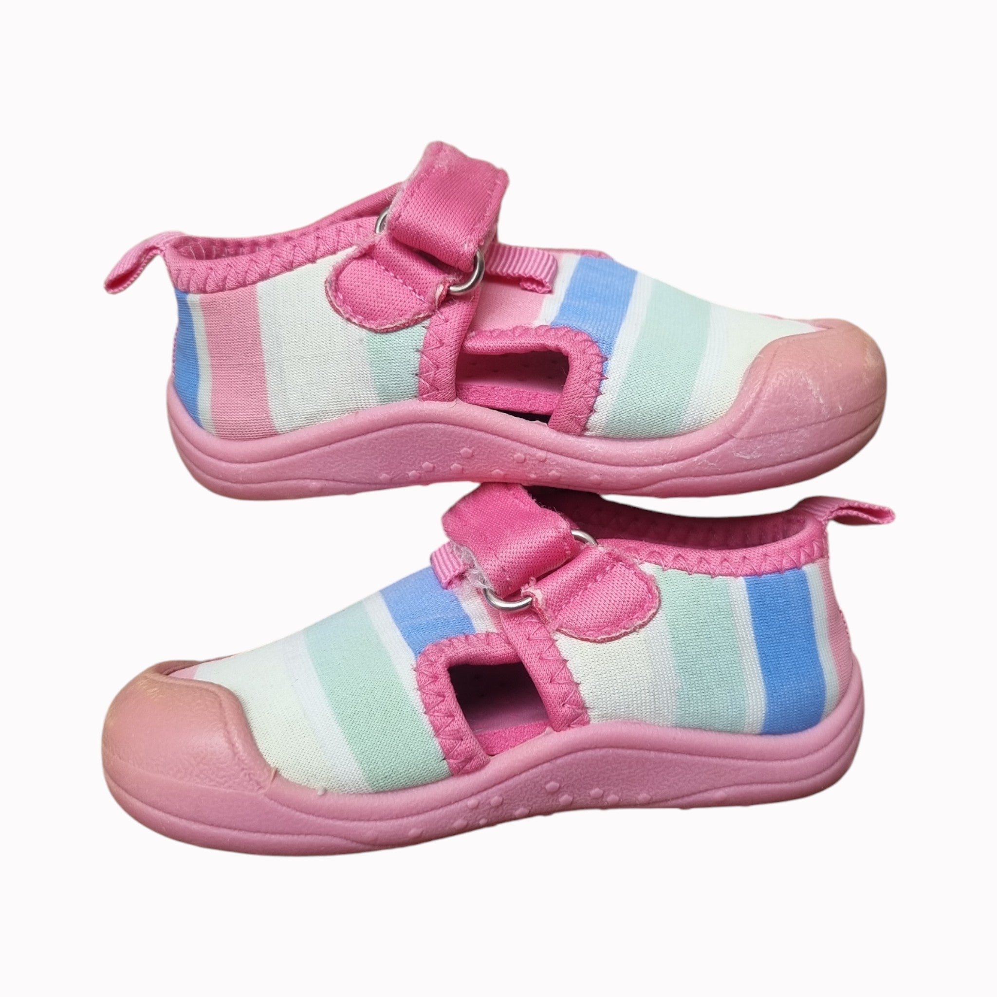 UK3 Woolworths Closed-Toe Sandals