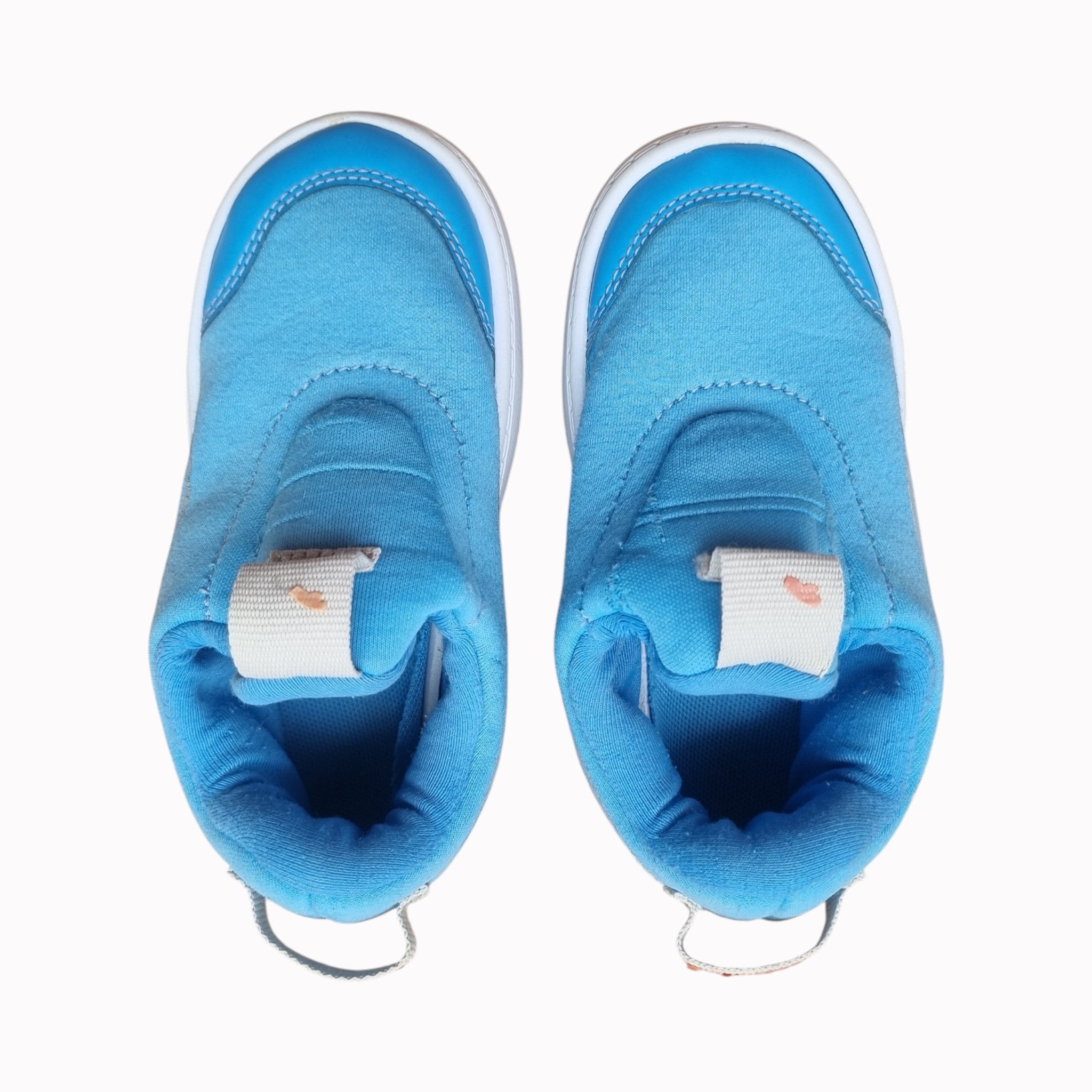UK6 Puma Sneakers